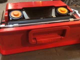 Máquina de escribir Olivetti Valentine Roja