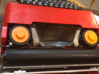 Máquina de escribir Olivetti Valentine Roja