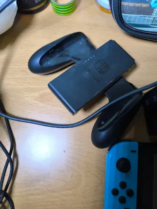 Nintendo Switch + Funda + 2 Joy-Con adicionales +