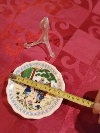 Prato decorativo oriental com suporte