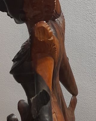 Escultura Dewi Sri Balinesa Madera
