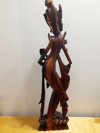 Escultura Dewi Sri Balinesa Madera