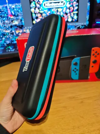 Nintendo Switch + 2 Juegos + funda