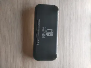 Nintendo Switch Lite Negra + Fundas