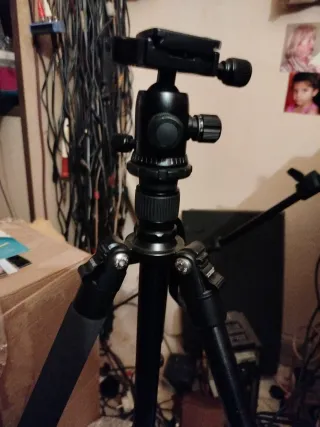 Trípode  tipo Manfrotto tipo ball head