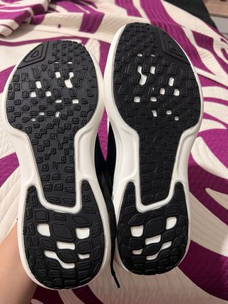 Tenis Negros y Blancos