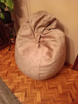 Puf beige y gris de tela