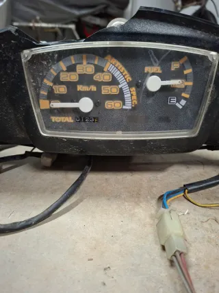 Manillar y parte trasera de moto