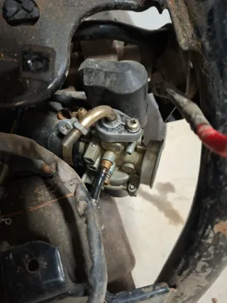 Manillar y parte trasera de moto