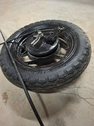 Manillar y parte trasera de moto