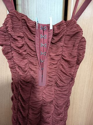 Vestido corto fiesta color Burdeos drapeado