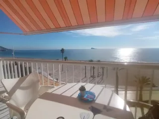 Se alquila habitacion doble en piso 1a linea playa