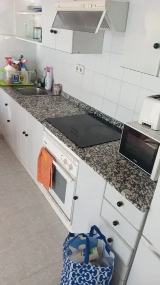 Se alquila habitacion doble en piso 1a linea playa