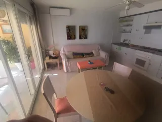 Se alquila habitacion doble en piso 1a linea playa