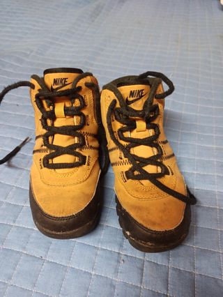 Botas niño Nike Talla 32