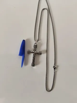 Cadena con colgante cruz espiral