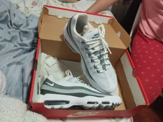 Zapatillas Nike Air Max Blancas y Grises