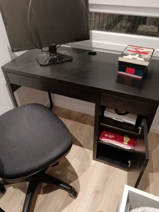 Cómoda y escritorio. 75 € en lugar de 100 si junto