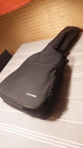 Guitarra clasica marca Sonora con funda