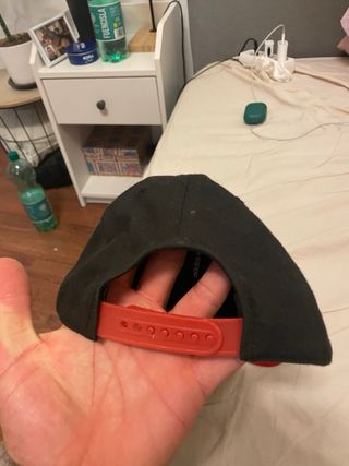 Gorra Adidas Negra y Roja