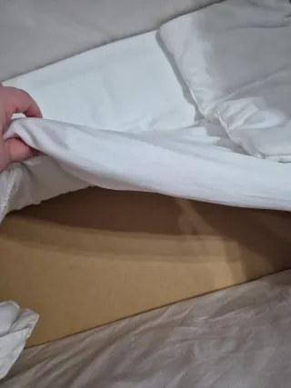 Minicuna con vestidura rossa e bianca