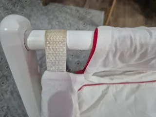 Minicuna con vestidura rossa e bianca