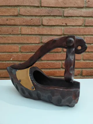 Botellero artesanal de madera