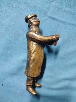 Figura bronce pescador