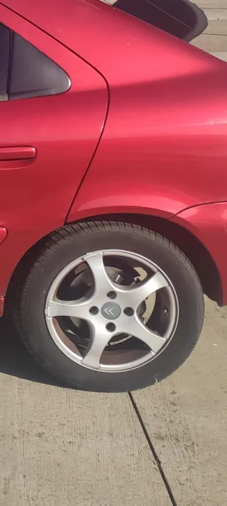 LLANTAS 15" CON NEUMÁTICOS MIXTOS