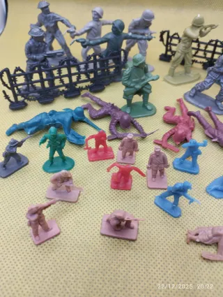 Lote soldados plástico antiguos monocromáticos