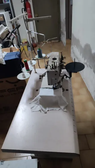 Máquina recubridora 2 agujas con embudo bies