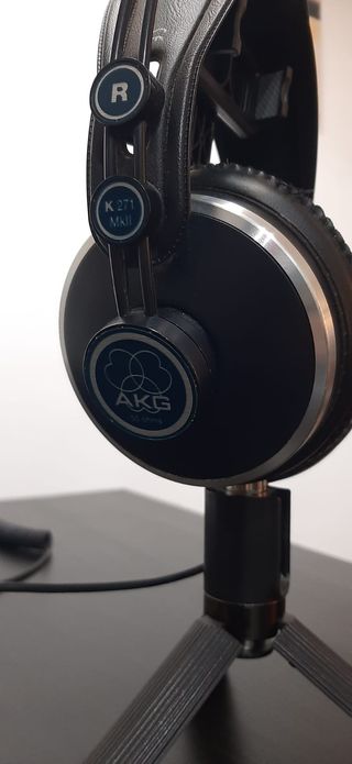 Auriculares AKG K271 MKII