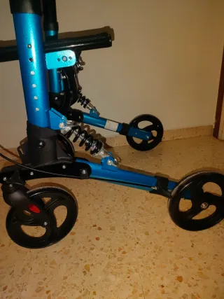 Andador 4 ruedas plegable aluminio frenos