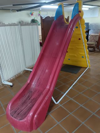 Tobogán con subida en escalada