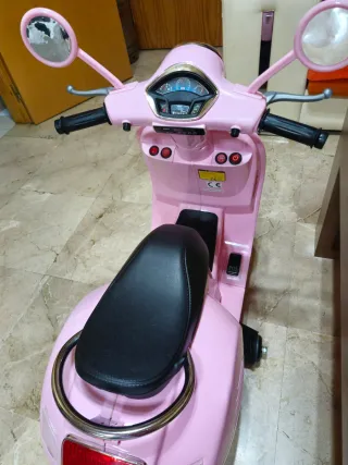 Motocicleta Eléctrica Infantil Vespa Rosa.