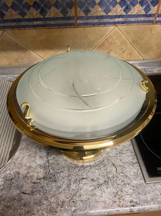 Lámpara de techo dorada y cristal