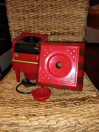 Máquina de palomitas roja y dorada