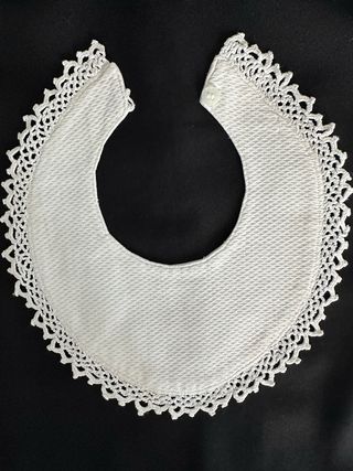 Babero antiguo de encaje