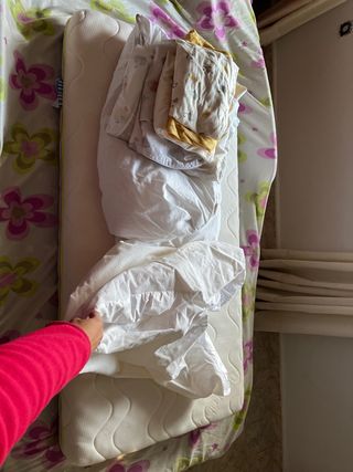 Cuna de madera + colchón nuevo + nórdico + sábanas