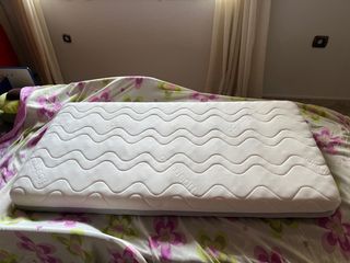 Cuna de madera + colchón nuevo + nórdico + sábanas