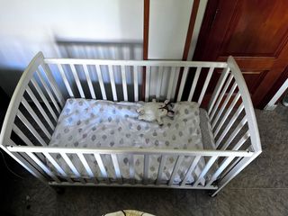 Cuna de madera + colchón nuevo + nórdico + sábanas