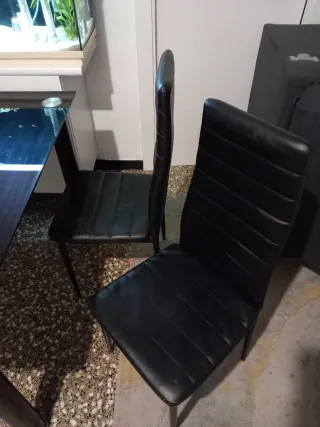 Mesa de cristal negra con 4 sillas