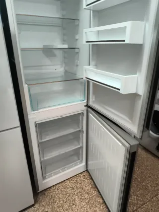 Nevera Liebherr plateada