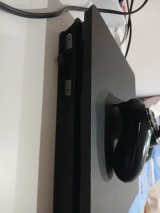 Ps4 Slim 1Tb con Mando