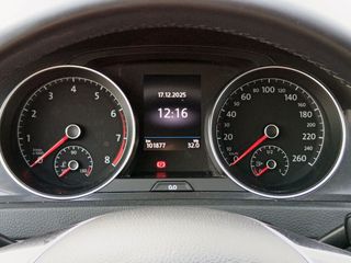 Volkswagen Golf Advance