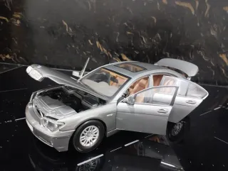BMW 745i Motor Max 1:18