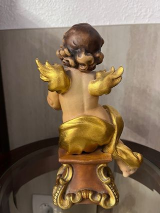 Figura de un Querubín o ángel tallada en madera