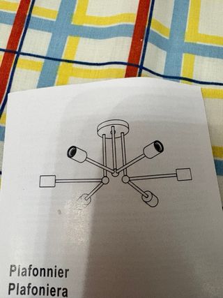 Lámpara de techo dorada de metal