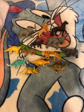Set Figuras Animales y Dinosaurios