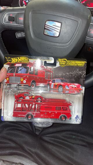 Hot Wheels Team Transport Ferrari